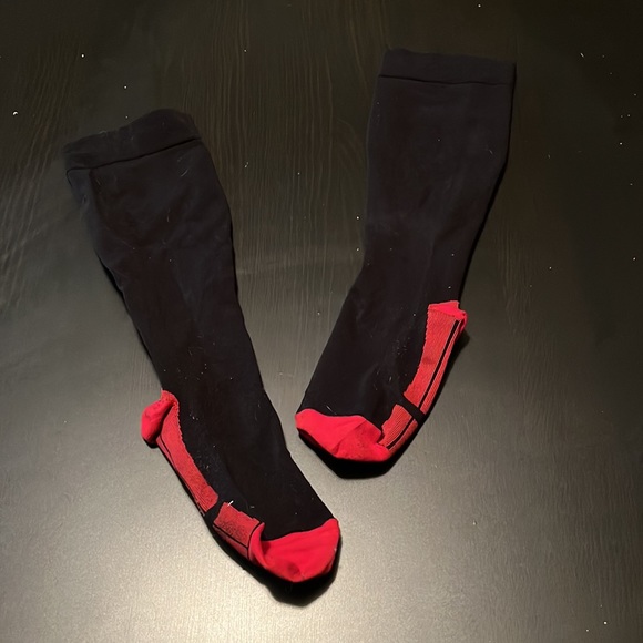 Black North Fidelity Knee Length Compression Socks with Red Detail 20-30mmHg - Picture 3 of 3